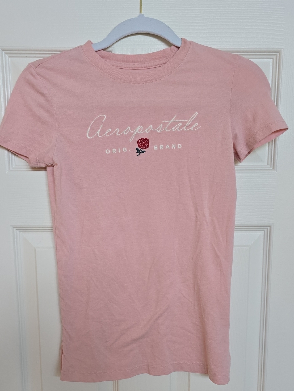 Aeropostale Light Pink Tee with White Script and Red Rose